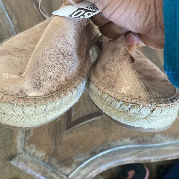 ❤️ Universal Thread Metallic Mules ❤️ - Picture 7 of 7